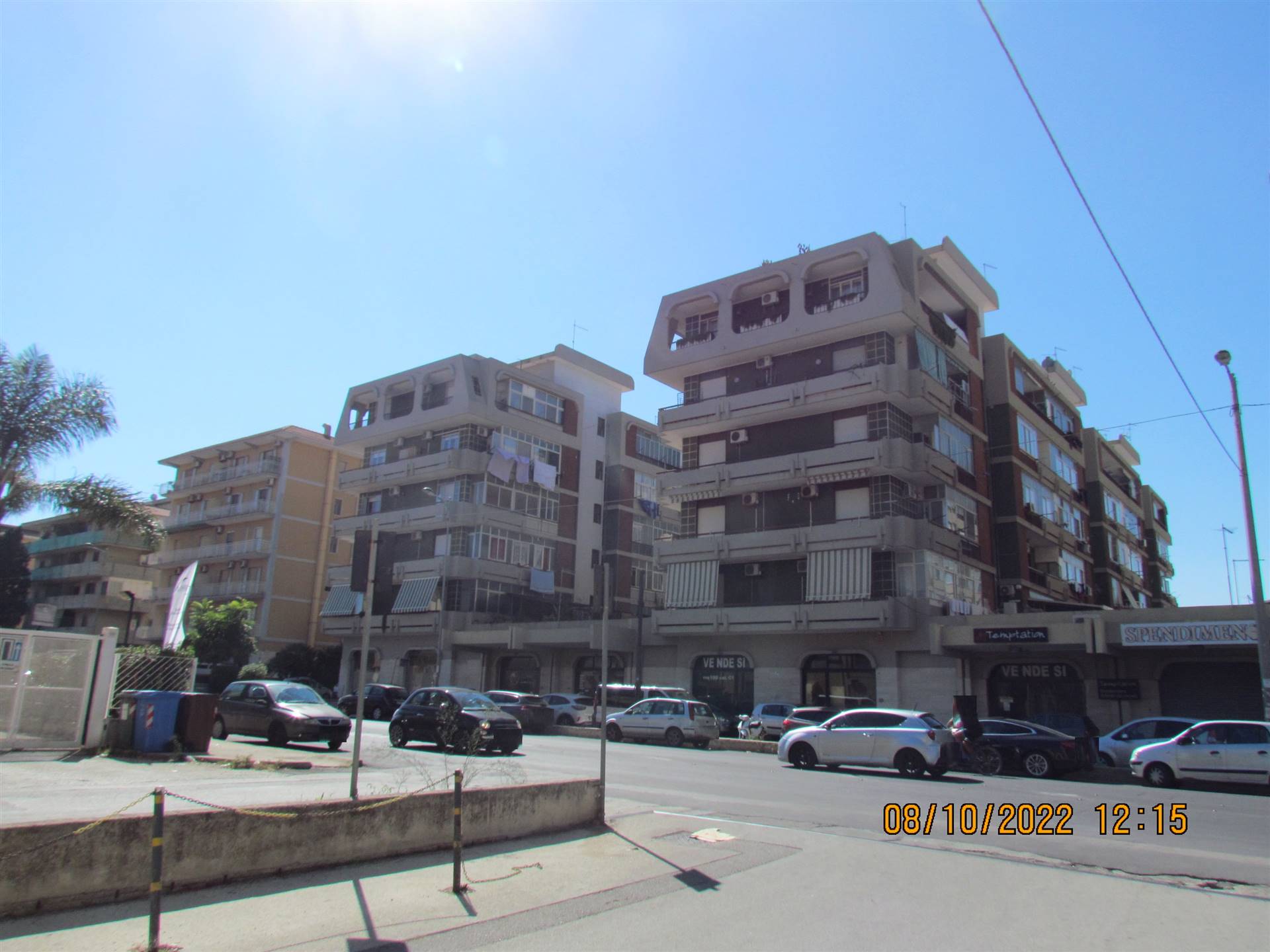 We have a 122 sqm apartment, located on the fifth floor and cosisting of: entrance hall, living room, two bedrooms, kitchen and bathroom. With a 87 