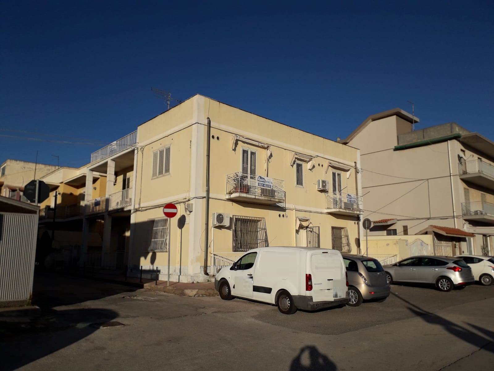 In the Santa Panagia area, between Via Unione Sovietica and Via Grecia, we have a building of 442 square meters, consisting of five residential units,