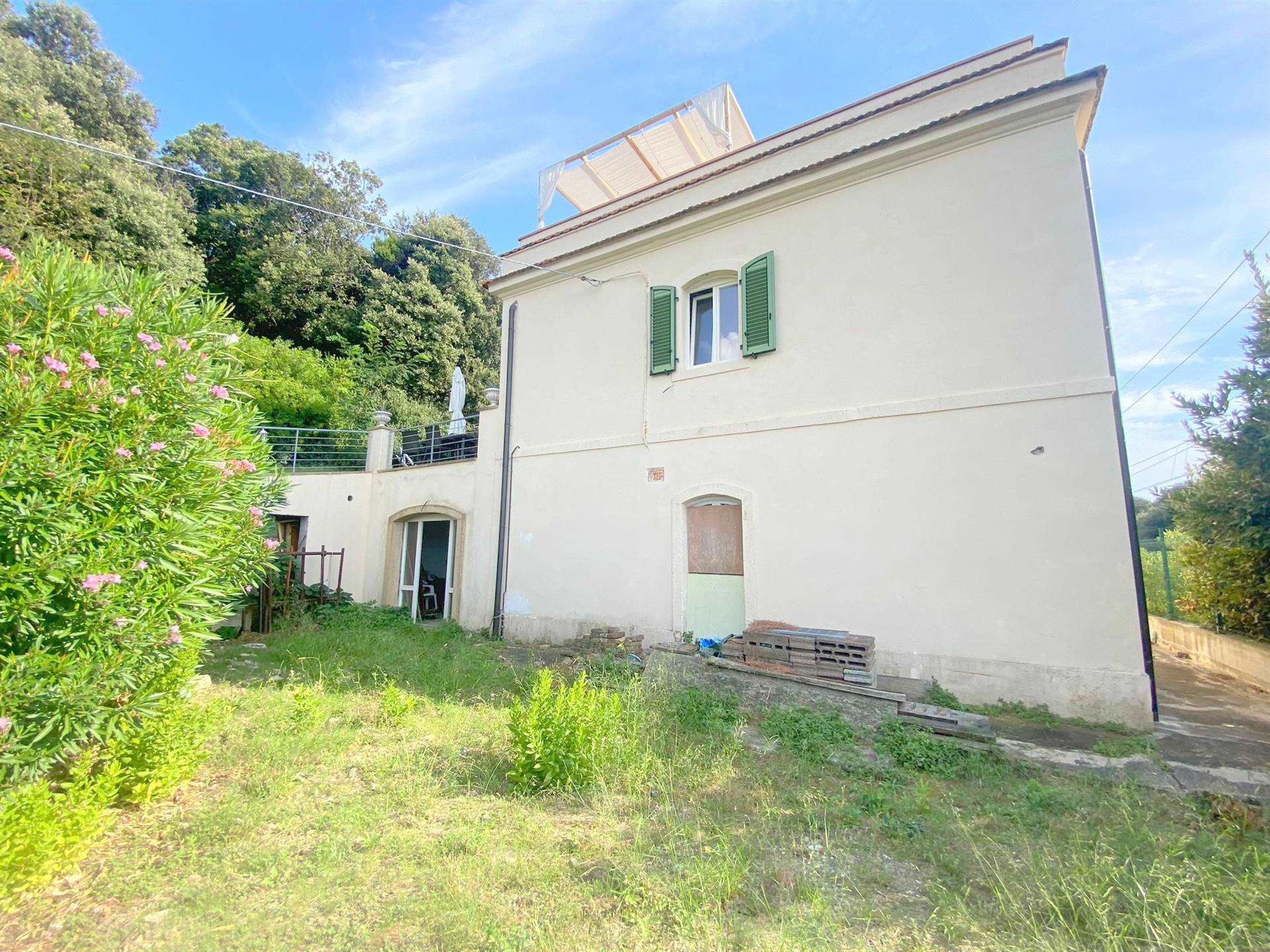 Villa bifamiliare in vendita a Rosignano Marittimo Livorno Castiglioncello