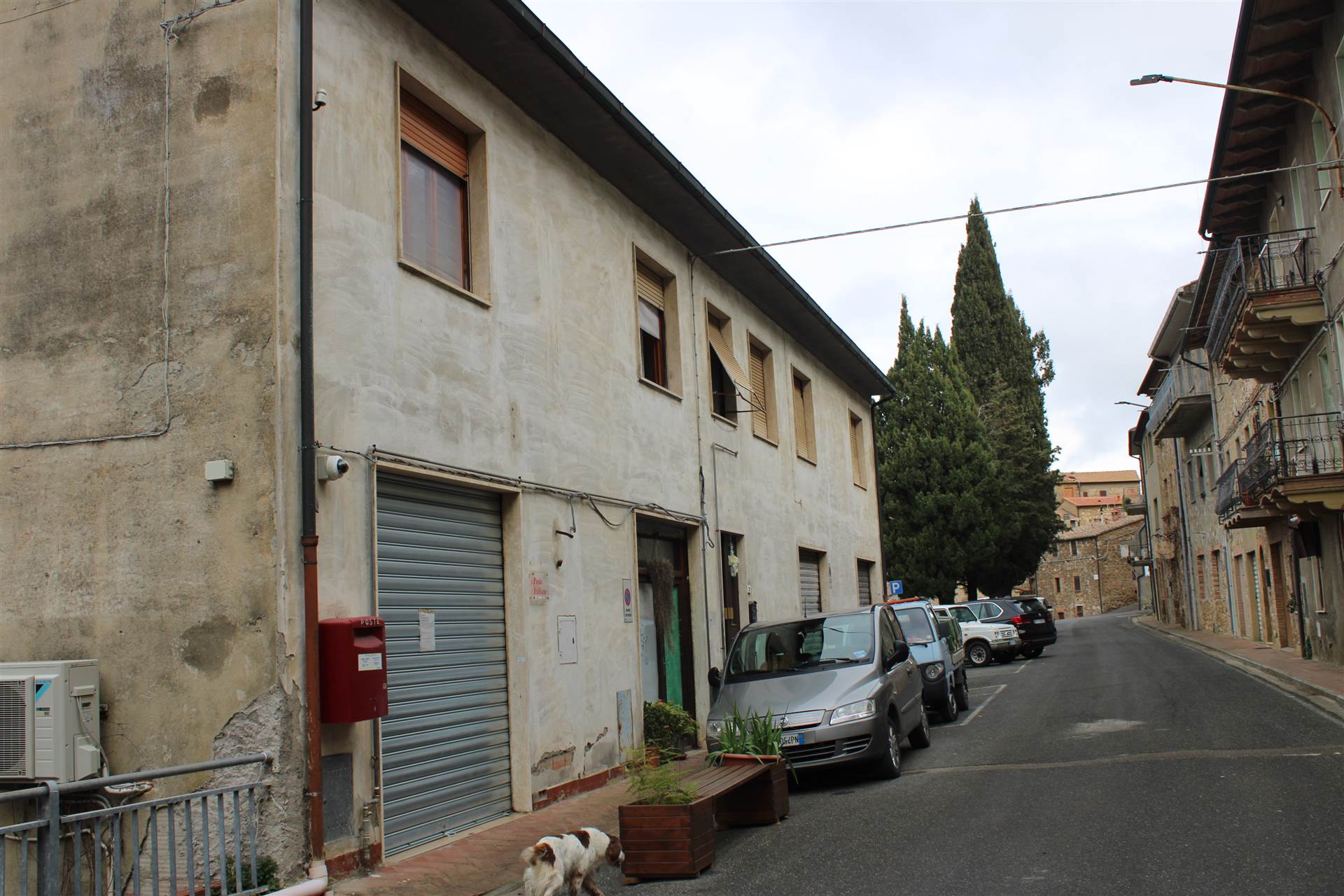 All'ingresso del caratteristico borgo della Sassa, si vede grazioso appartamento posto al primo piano di stabile con solo due unità. L'appartamento 
