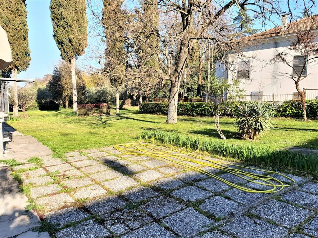 Casa singola da ristrutturare in zona Marecchiese a Rimini