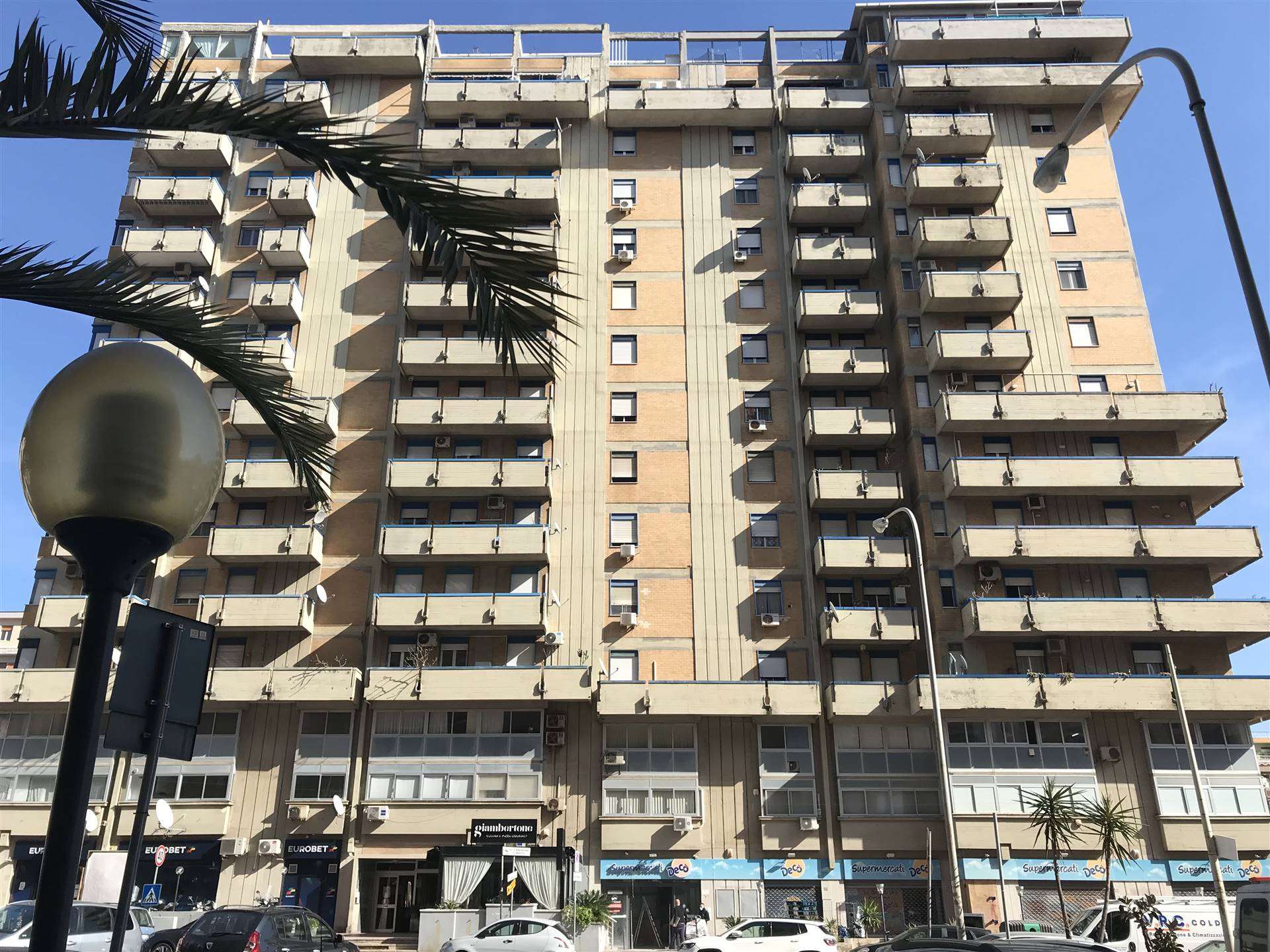 FIERA, PALERMO, Office for rent of 100 Sq. mt., Excellent Condition, Energetic class: G, Epi: 175 kwh/m3 year, placed at 2°, composed by: 3.5 Rooms, 