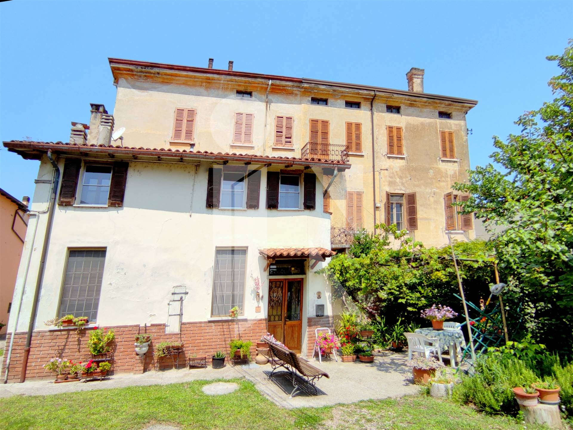 Palazzo storico a 15 km da Valeggio, Villafranca e Mantova