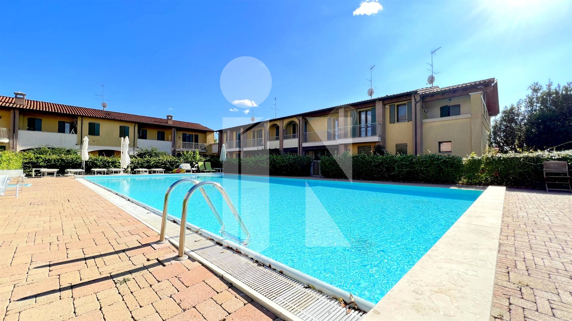 Villa in residence con piscina