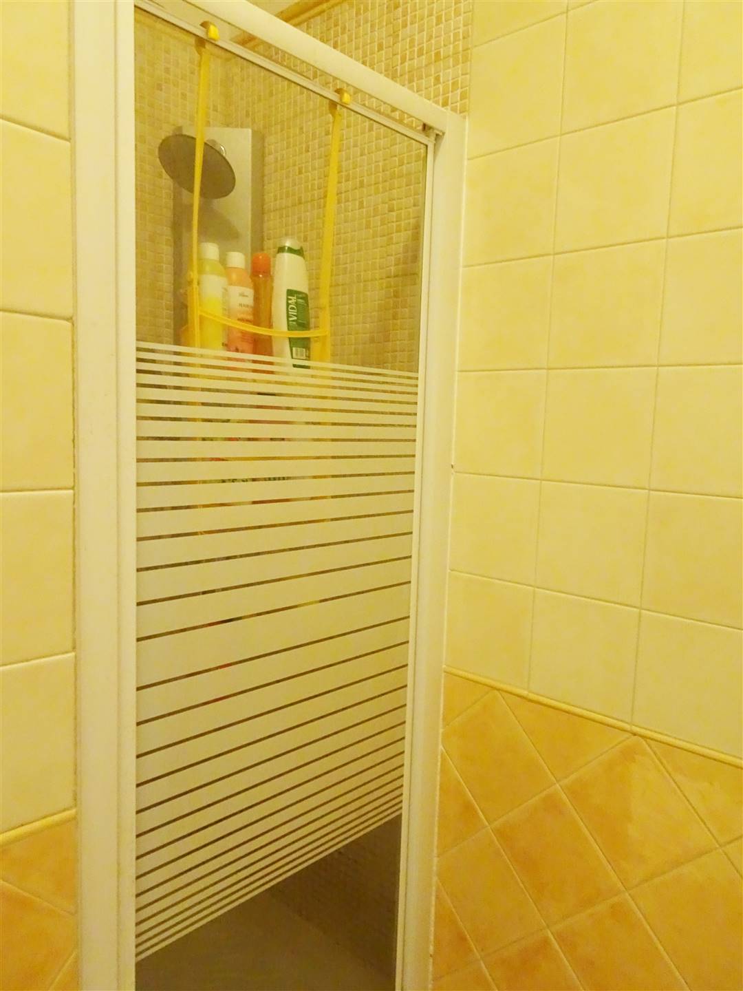 Bagno con comoda doccia - Rif. 339 Castellina scalo
