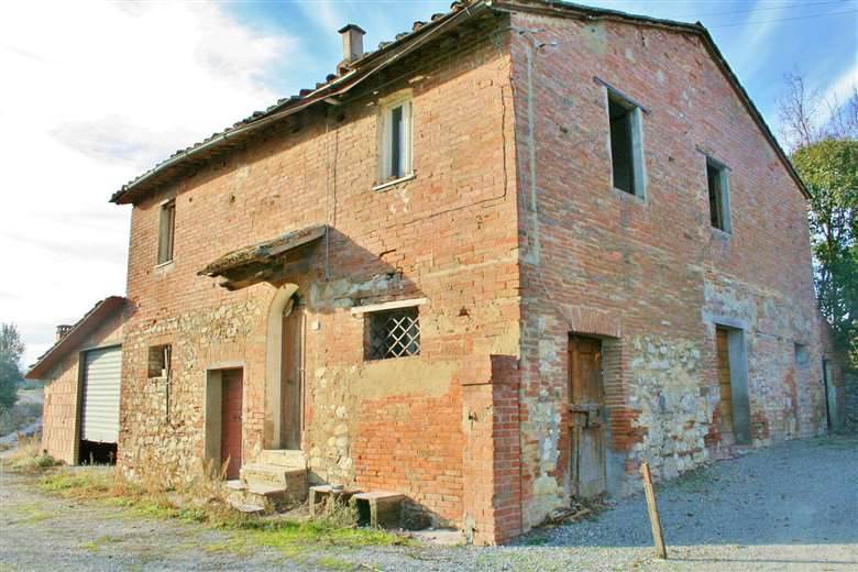 Rustico casale da ristrutturare in zona Sanfatucchio a Castiglione del Lago