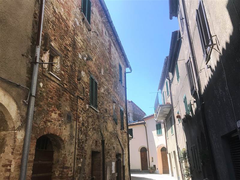 Casa semi indipendente da ristrutturare in zona Celle Sul Rigo a San Casciano Dei Bagni