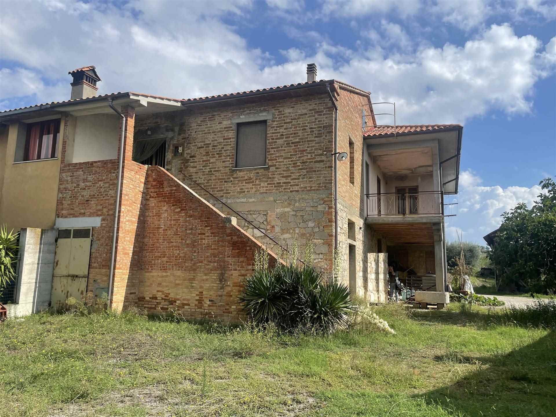 Casa semi indipendente abitabile in zona Petrignano del Lago a Castiglione del Lago