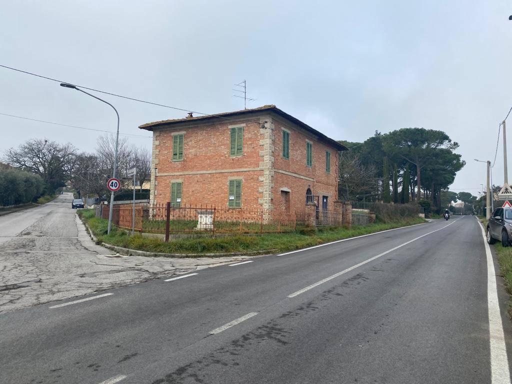 Casa singola da ristrutturare in zona Sanfatucchio a Castiglione del Lago