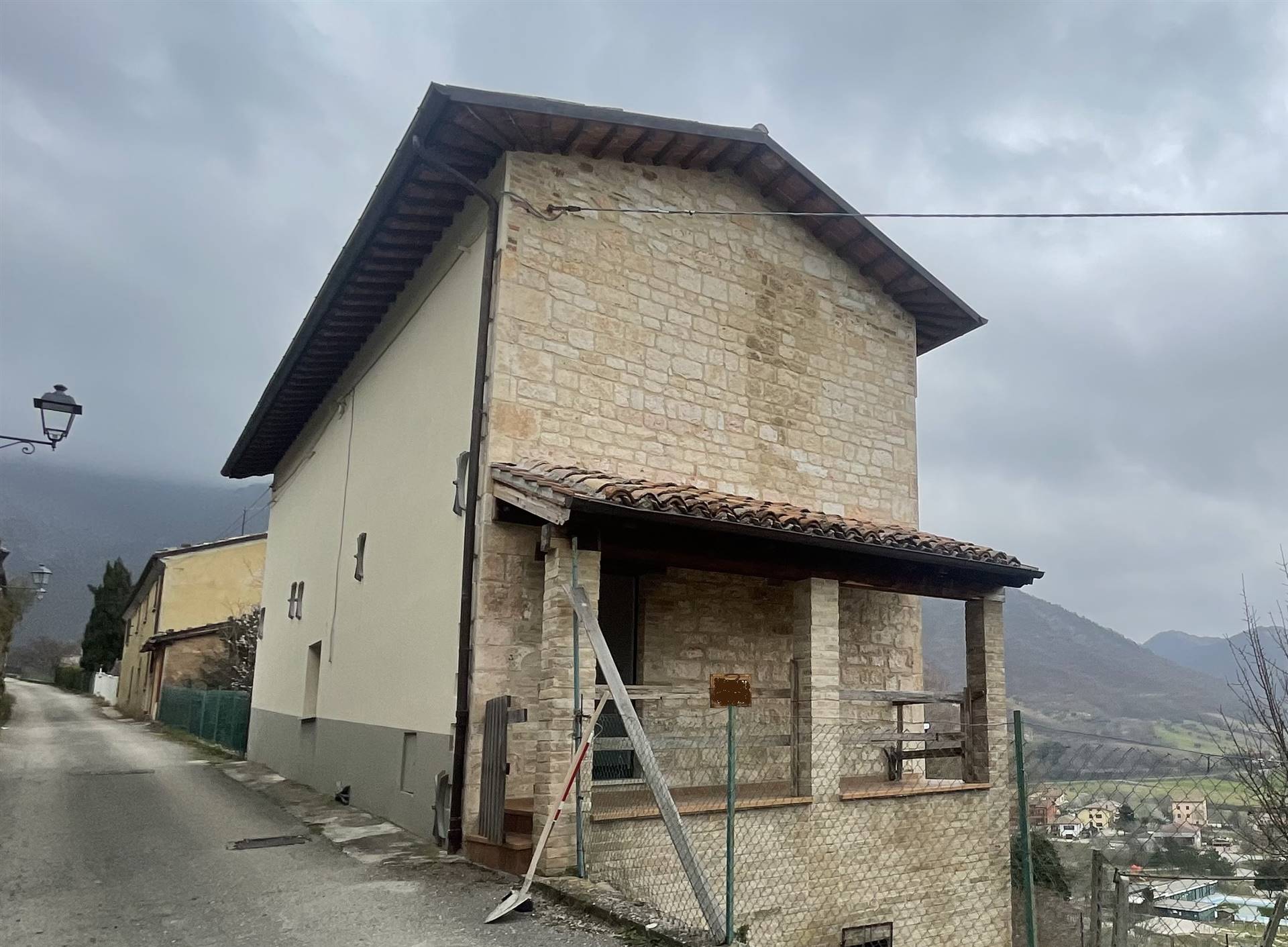 Casa singola da ristrutturare a Costacciaro