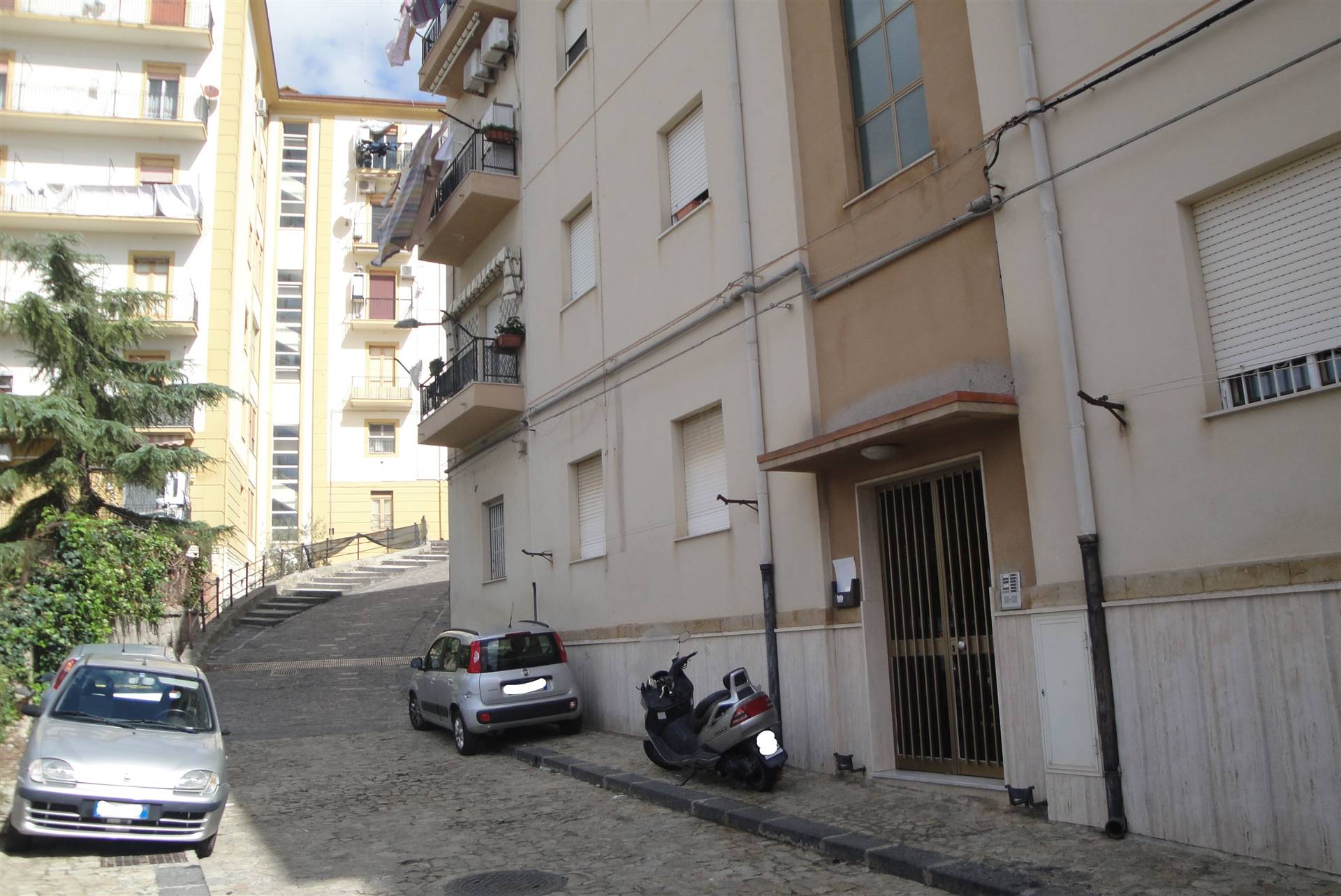 A Caltanissetta, in via Gobetti 1, Quantum Real Estate propone in vendita appartamento di mq 129 posto al terzo piano di una elegante palazzina 