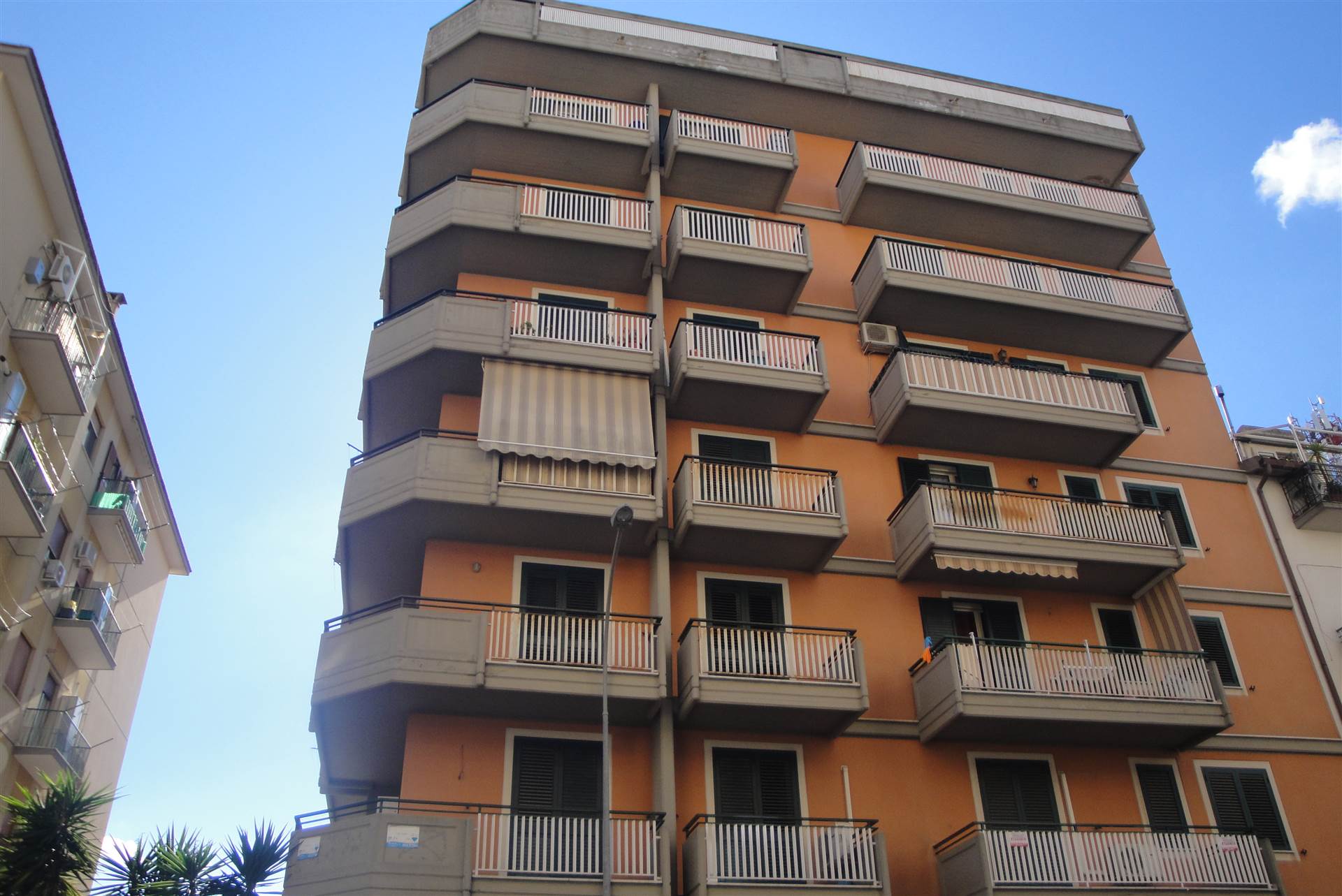 A Caltanissetta ,in via Leone XIII N. 22, Quantum Real Estate propone in vendita un appartamento di MQ 95 posto al 3 piano di uno stabile, di recente 