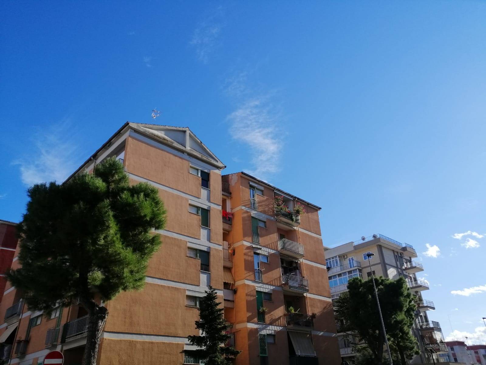POGGIOFRANCO, BARI, Apartment for sale of 110 Sq. mt., Be restored, Heating Individual heating system, Energetic class: G, Epi: 165 kwh/m2 year, placed at Raised on 4, composed by: 4 Rooms, , 3 