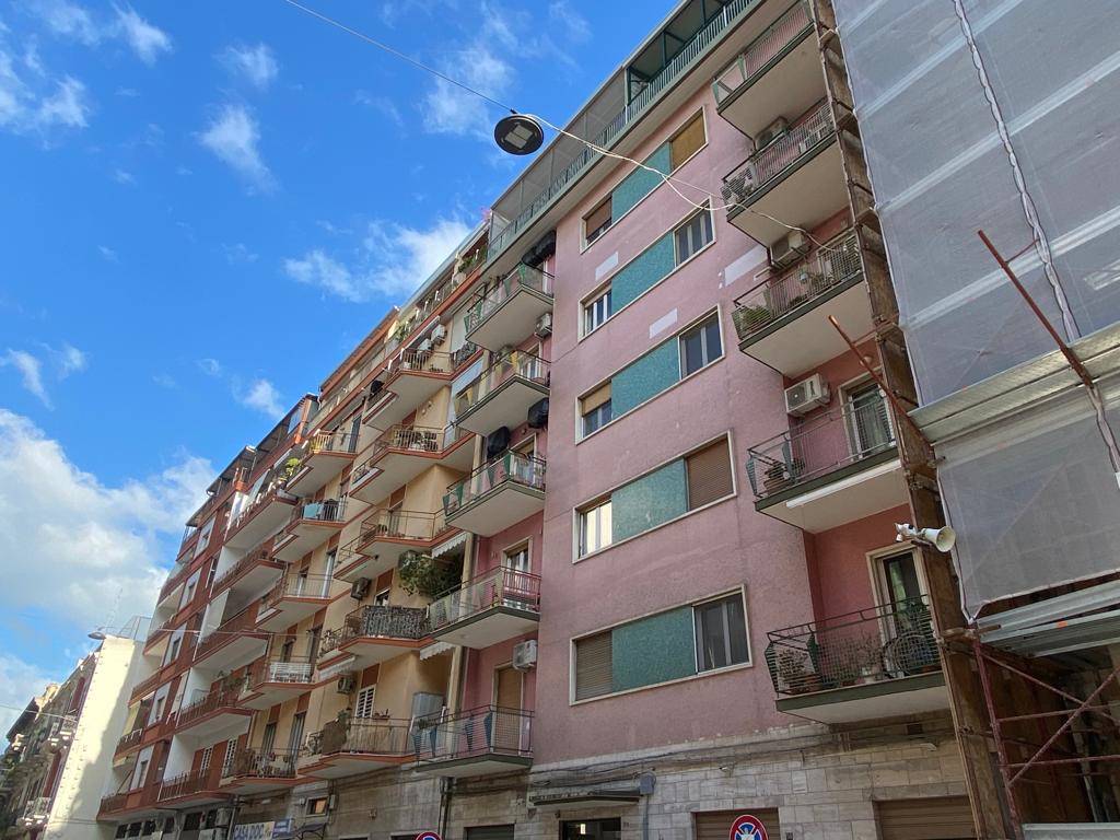 SAN PASQUALE, BARI, Apartment for sale, Be restored, Heating Individual heating system, Energetic class: F, Epi: 159 kwh/m2 year, placed at 5° on 6, composed by: 4 Rooms, Separate kitchen, , 3 