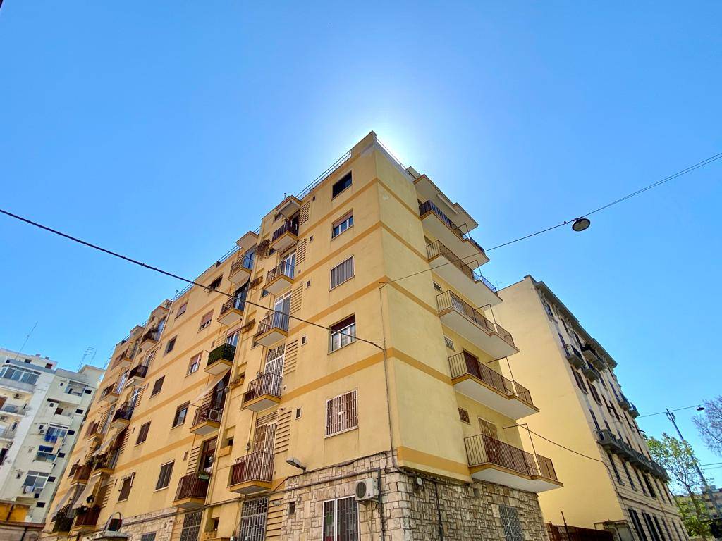 LIBERTÀ, BARI, Apartment for sale of 85 Sq. mt., Habitable, Heating Individual heating system, placed at 4° on 5, composed by: 3 Rooms, , 2 Bedrooms, 2 Bathrooms, Elevator, Cellar, Balcony, Price: € 