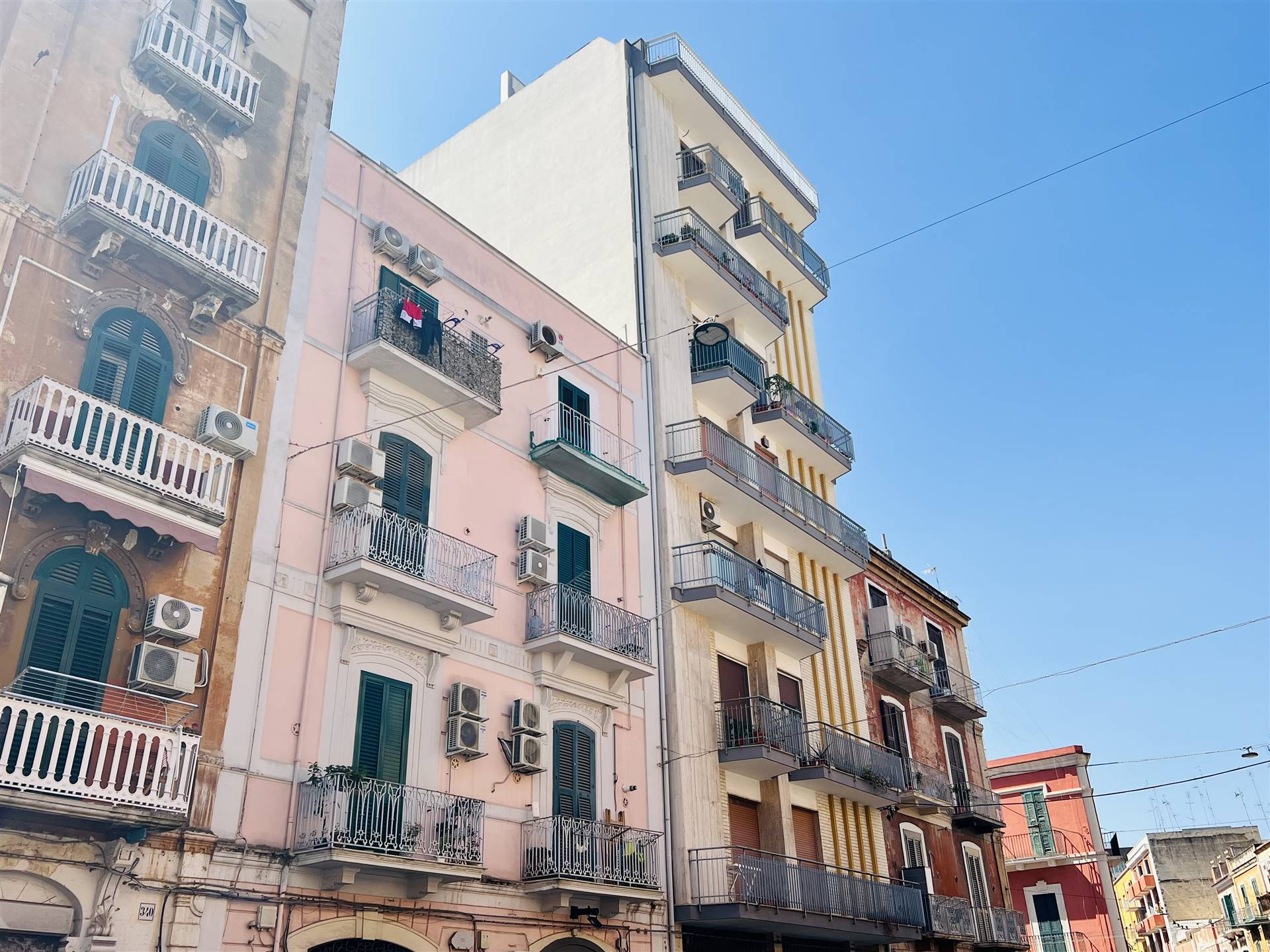 LIBERTÀ, BARI, Apartment for sale of 225 Sq. mt., Be restored, Heating Individual heating system, placed at Ground on 3, composed by: 9 Rooms, 7 