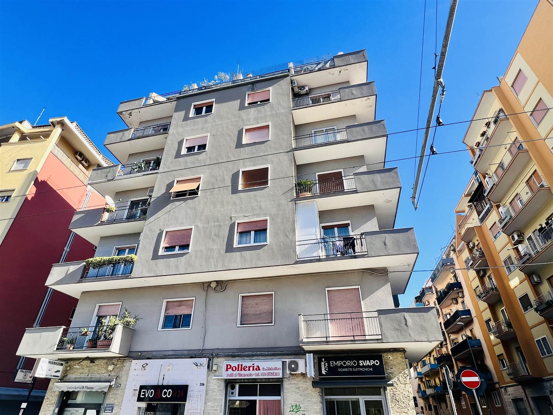 CARRASSI, BARI, Apartment for sale of 138 Sq. mt., Be restored, Heating Individual heating system, placed at 2° on 6, composed by: 5 Rooms, Separate kitchen, , 3 Bedrooms, 2 Bathrooms, Elevator, 