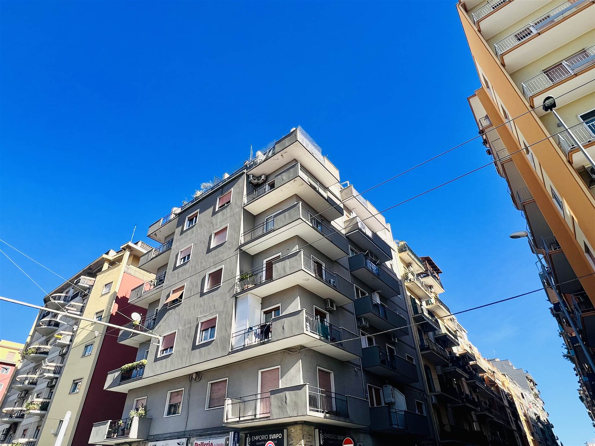 CARRASSI, BARI, Apartment for sale of 138 Sq. mt., Be restored, Heating Individual heating system, placed at 2° on 6, composed by: 5 Rooms, Separate 