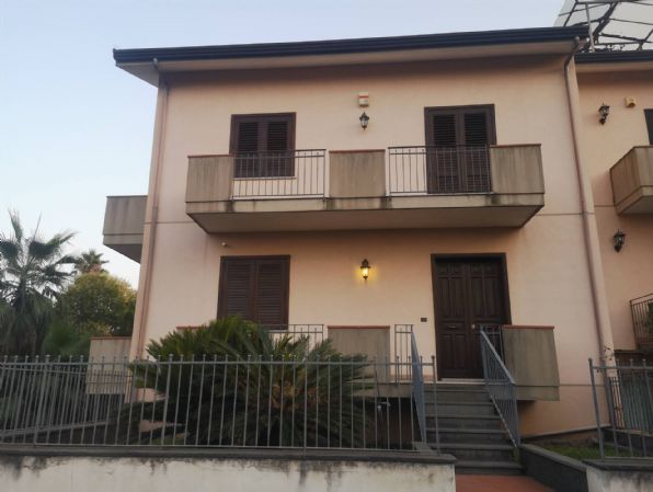 Villa ristrutturata in zona Linera a Santa Venerina