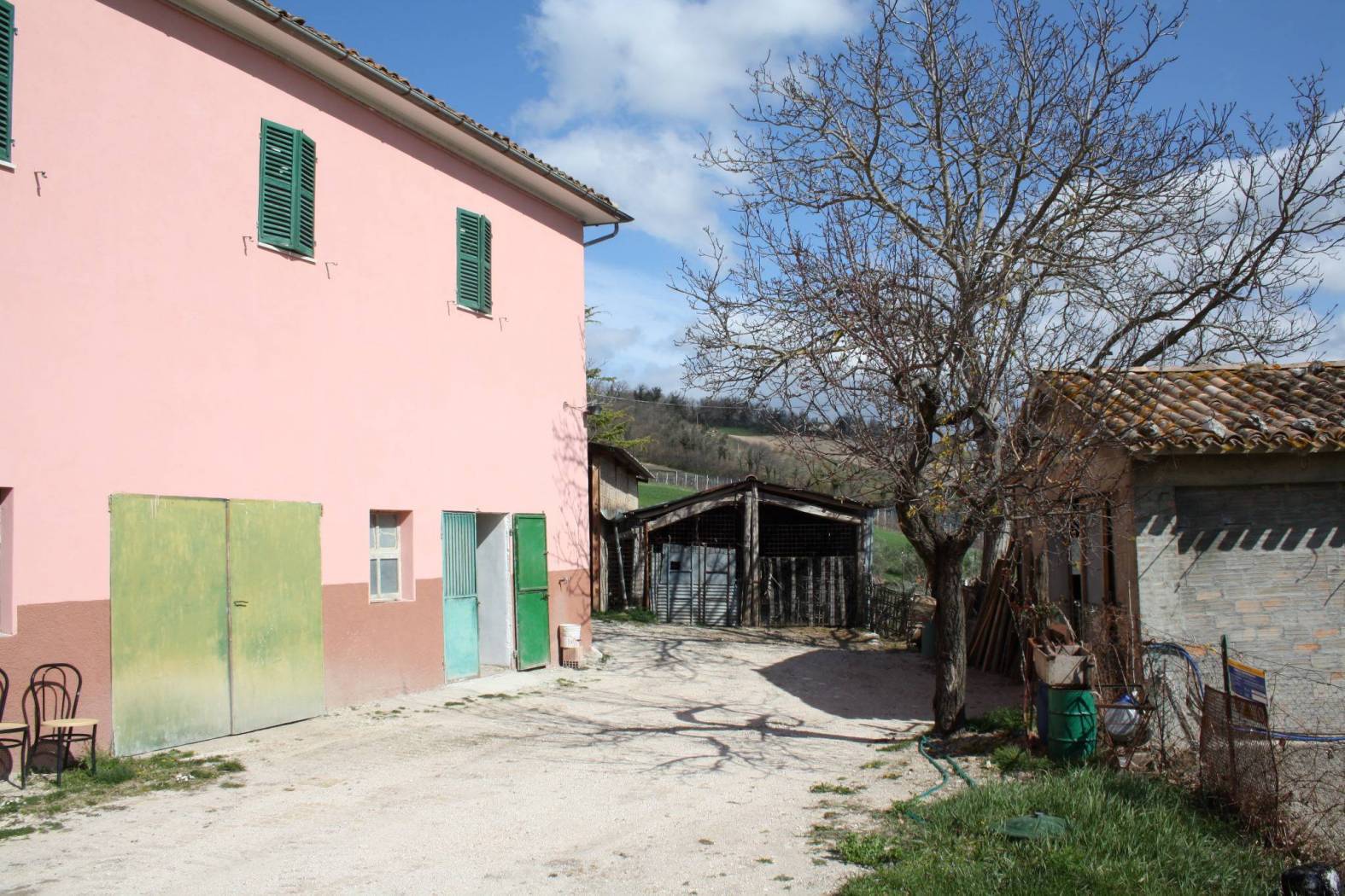 Rustico casale in vendita a Camerino Macerata Frazione Valle San Martino