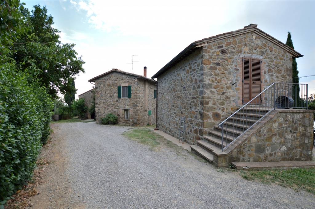 MONTALCINO, Rustic farmhouse for sale of 400 Sq. mt., Habitable, Heating Individual heating system, Energetic class: G, Epi: 175 kwh/m2 year, placed 