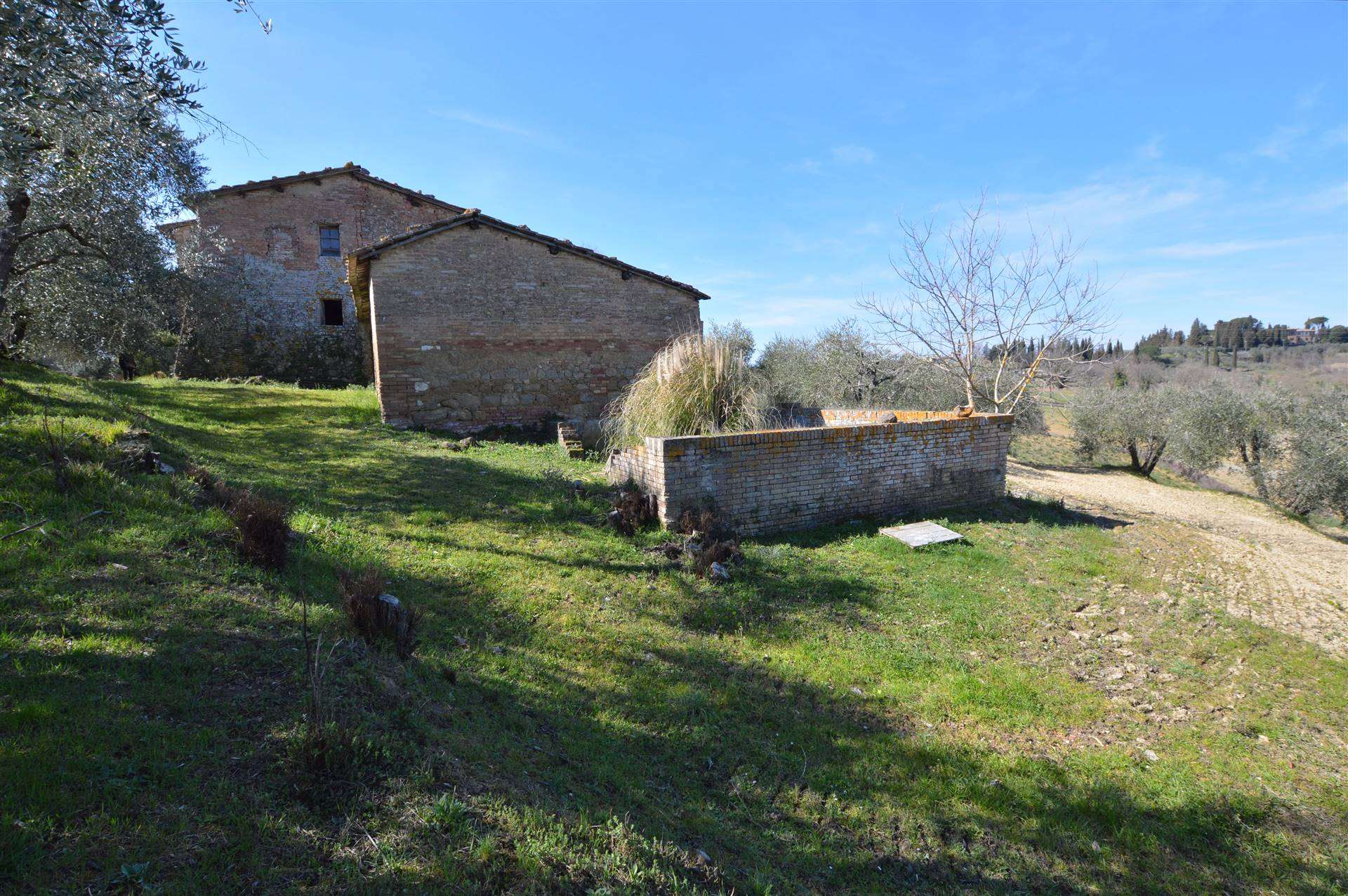 COSTALPINO, SIENA, Apartment for sale of 174 Sq. mt., Be restored, Heating Non-existent, Energetic class: G, Epi: 175 kwh/m2 year, placed at Ground 