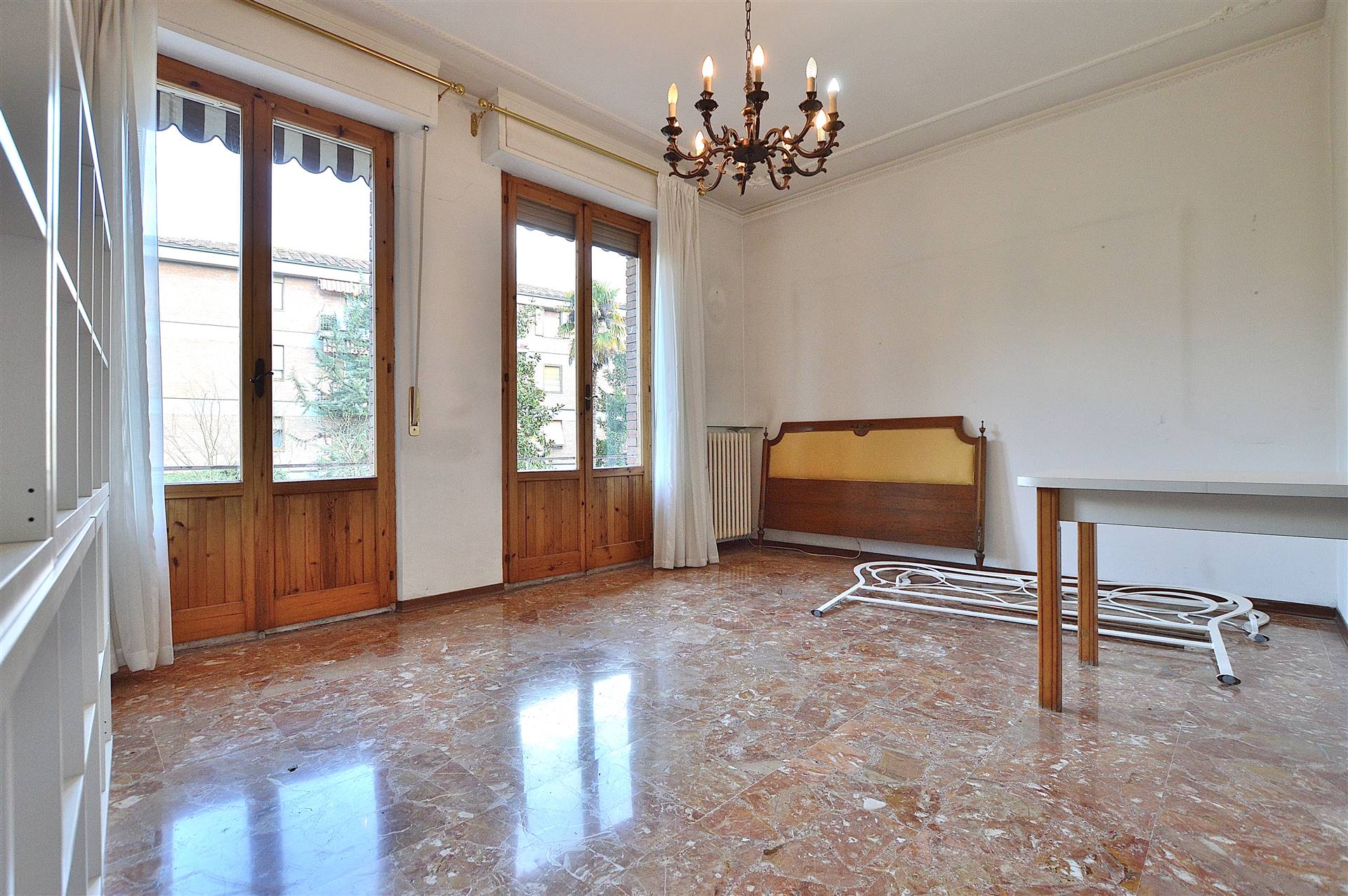 ACQUACALDA, SIENA, Apartment for sale of 108 Sq. mt., Habitable, Heating Individual heating system, Energetic class: G, Epi: 175 kwh/m2 year, placed at 1° on 3, composed by: 5 Rooms, Separate kitchen,