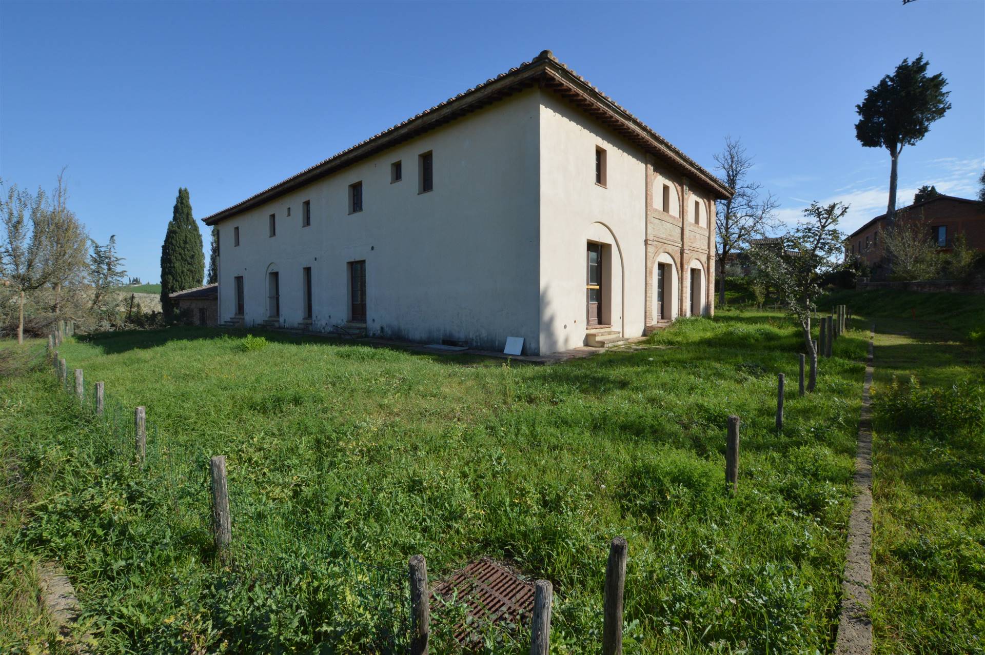 ISOLA D'ARBIA, SIENA, Apartment for sale of 95 Sq. mt., Restored, Heating Individual heating system, Energetic class: E, placed at Ground on 2, composed by: 4 Rooms, Kitchenette, , 2 Bedrooms, 2 