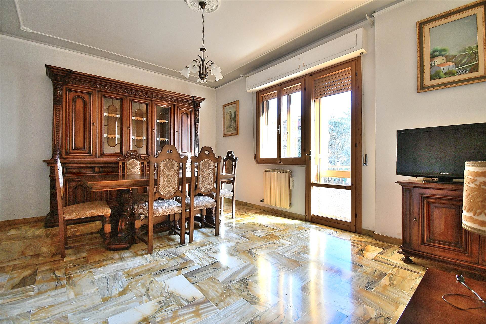 ACQUACALDA, SIENA, Apartment for sale of 129 Sq. mt., Habitable, Heating Individual heating system, Energetic class: G, Epi: 175 kwh/m2 year, placed at 1° on 5, composed by: 5 Rooms, Separate kitchen,