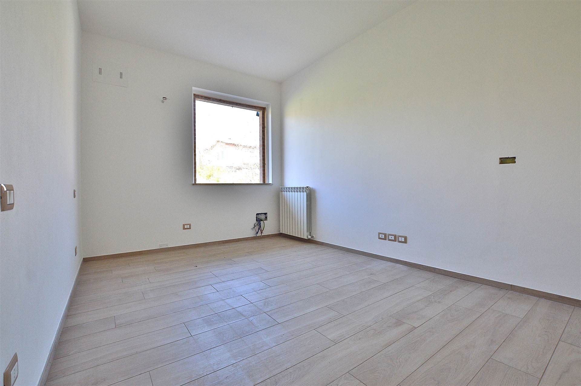 DUE PONTI, SIENA, Apartment for sale of 120 Sq. mt., Restored, Heating Individual heating system, Energetic class: C, Epi: 50 kwh/m2 year, placed at 1° on 2, composed by: 4 Rooms, Kitchenette, , 3 