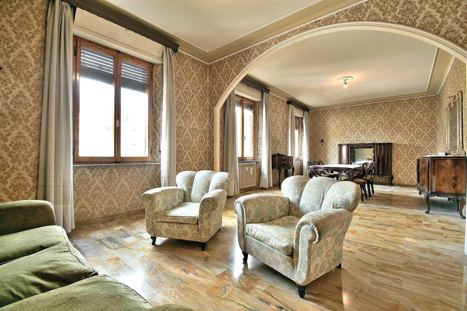 Siena, via Garibaldi, in splendido contesto residenziale, proponiamo appartamento molto luminoso con ottima esposizione in fase di ristrutturazione completa, posto al secondo piano con ascensore 