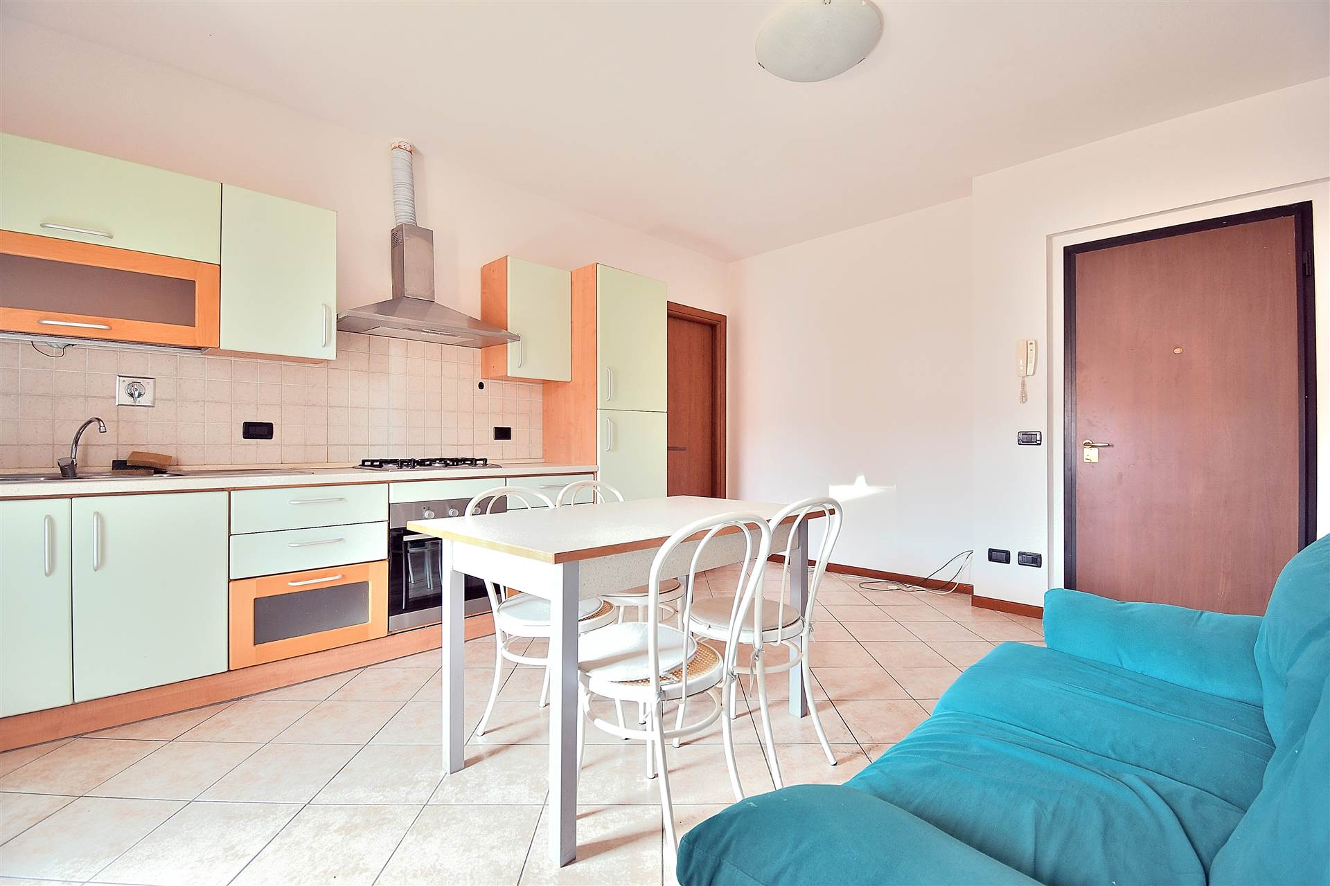Zona Campolungo, in piacevole contesto residenziale, proponiamo appartamento trilocale al piano primo ed ultimo all'interno di una piccola palazzina 