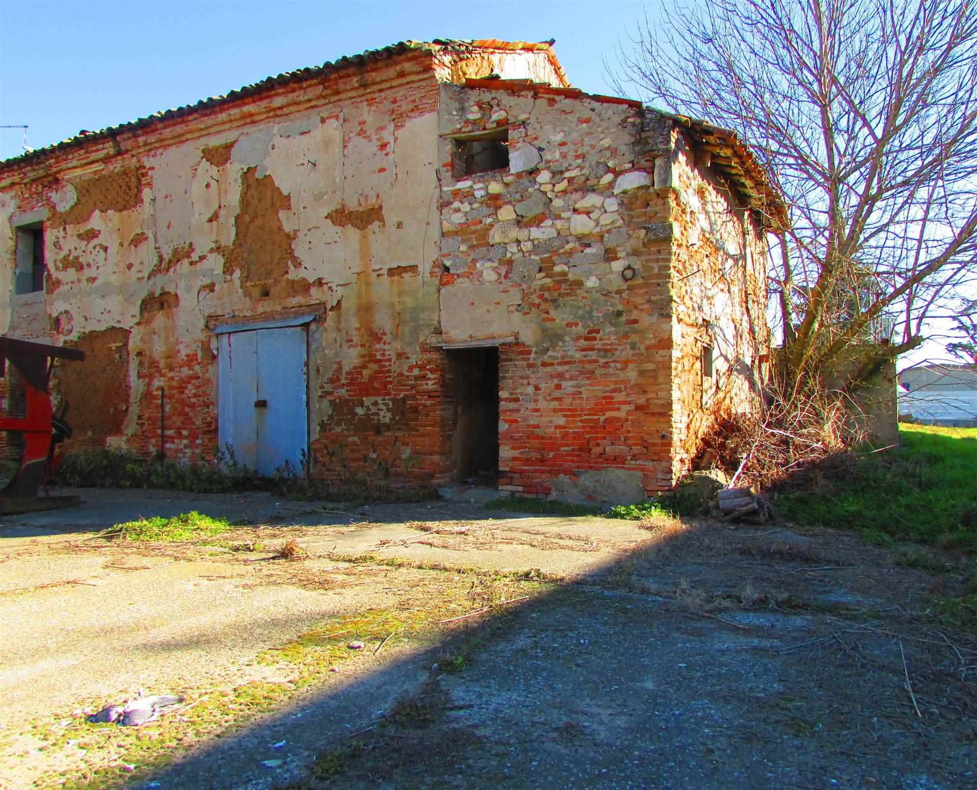 ARCOLE, Farmhouse for sale of 230 Sq. mt., Be restored, Energetic class: G, Epi: 0 kwh/m2 year, placed at Ground, composed by: 8 Rooms, Separate 