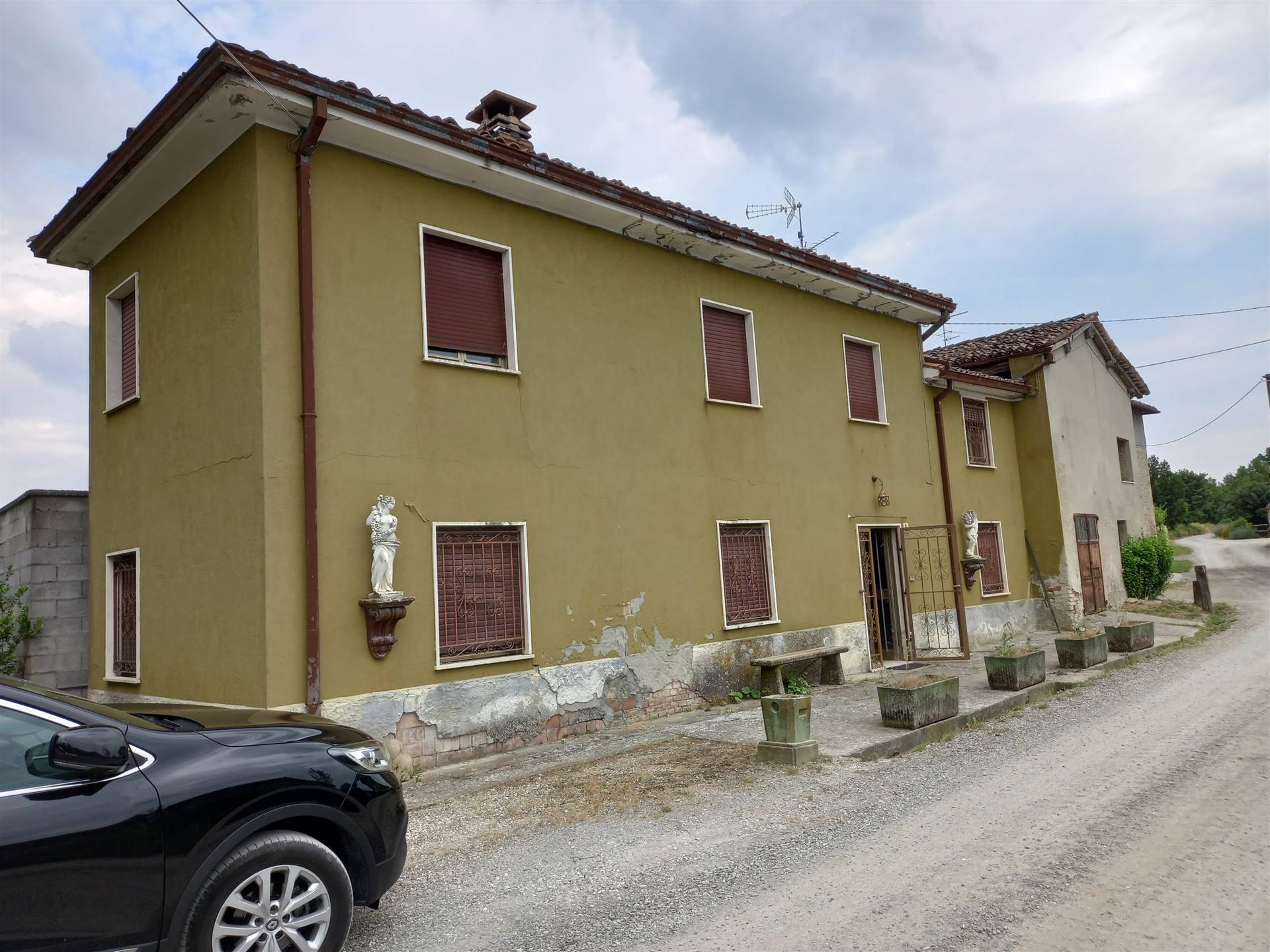 Rustico casale da ristrutturare in zona San Lorenzo Vigolo Marchese a Castell'Arquato