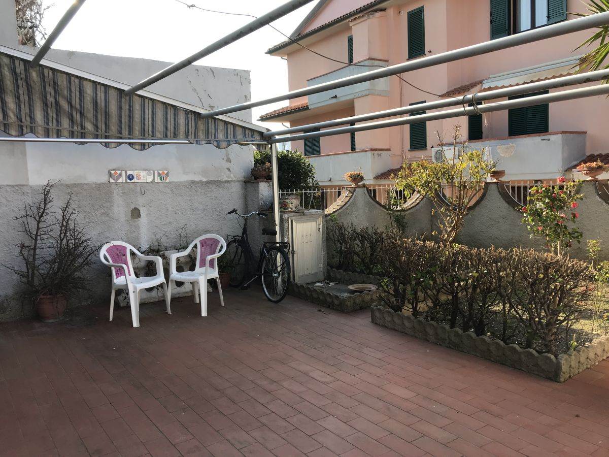 Casa semi indipendente abitabile in zona Vada a Rosignano Marittimo