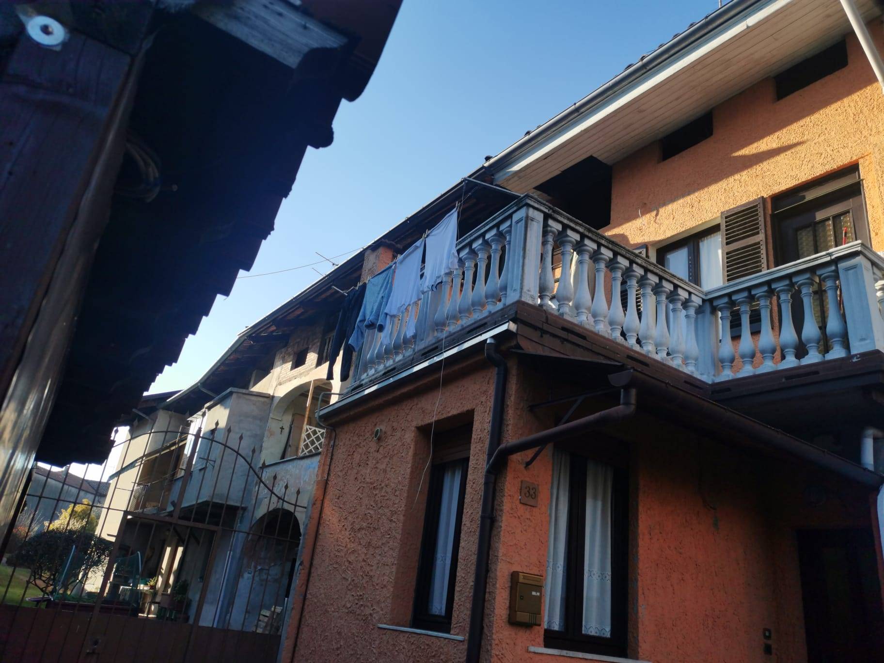 Casa semi indipendente in Via Mameli 17 in zona Chiavazza,vaglio a Biella
