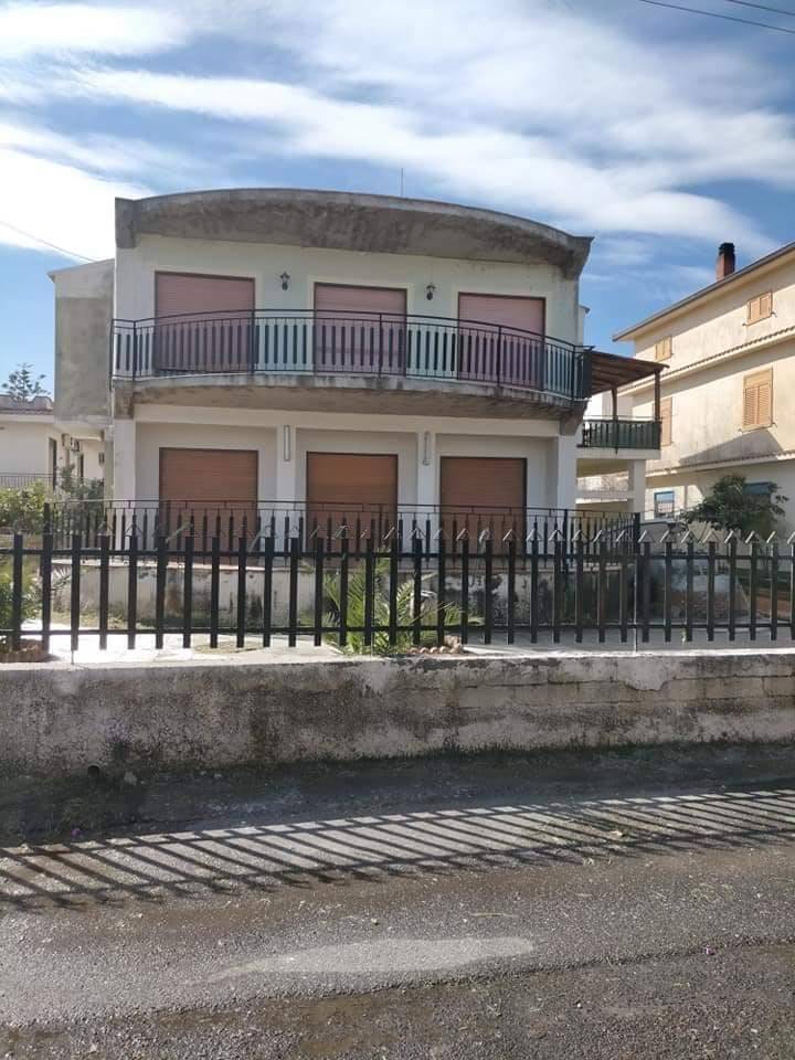 casa indipendente in vendita a Carlentini