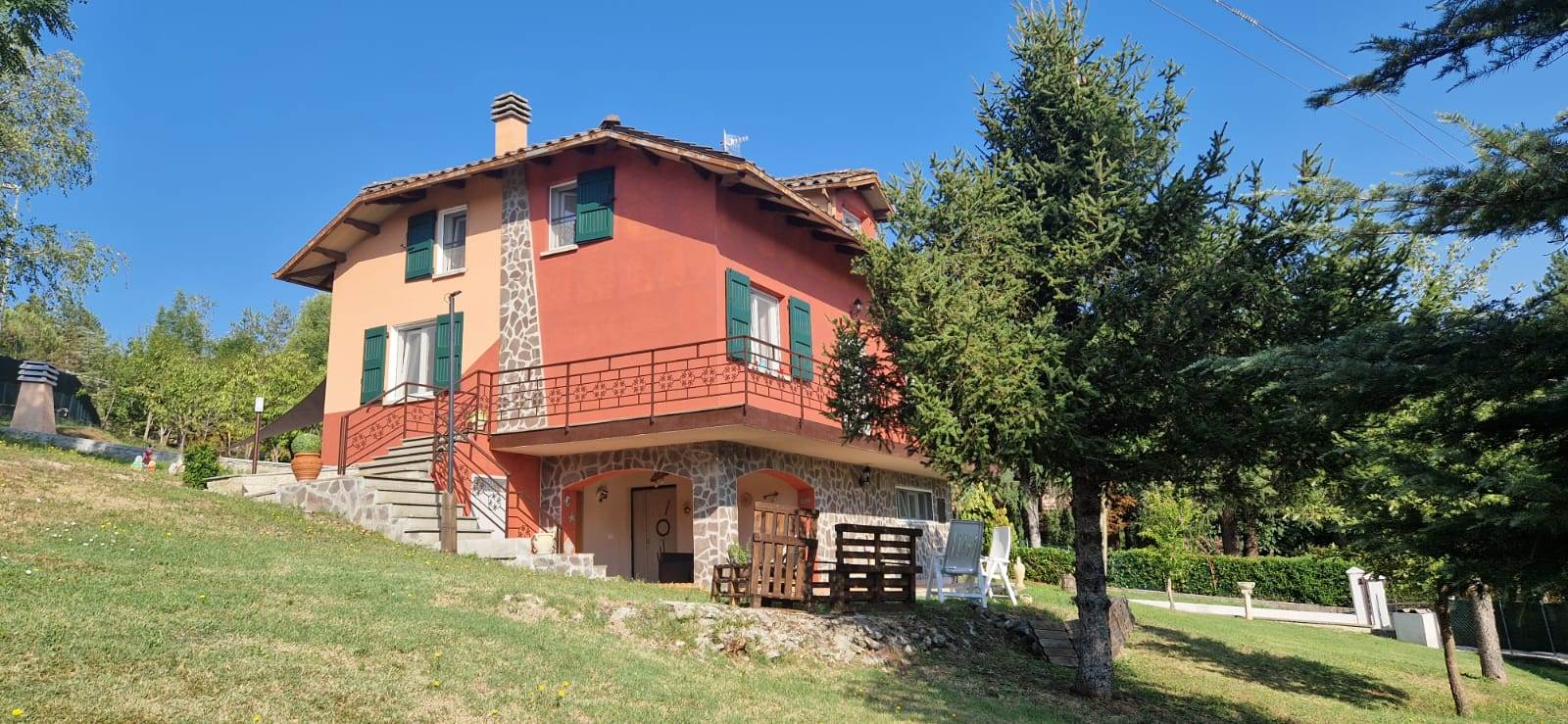 Villa ristrutturata in zona Marano a Gaggio Montano