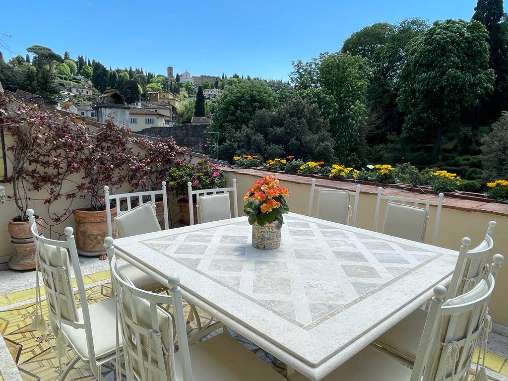 SAN NICCOLÒ, FIRENZE, Apartment for rent of 202 Sq. mt., Restored, Heating Individual heating system, Energetic class: B, Epi: 23 kwh/m2 year, placed 
