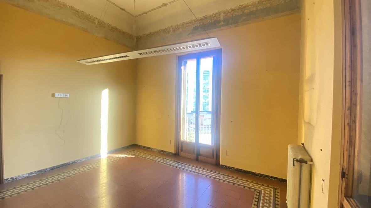 CAMPO DI MARTE, FIRENZE, Office for rent of 225 Sq. mt., Good condition, Heating Individual heating system, Energetic class: G, Epi: 175 kwh/m3 year, 