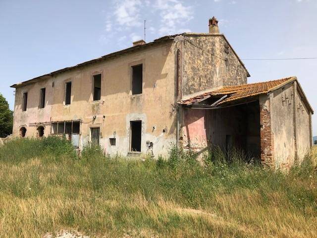 Rustico casale da ristrutturare in zona Santo Stefano a Macerata a Cascina