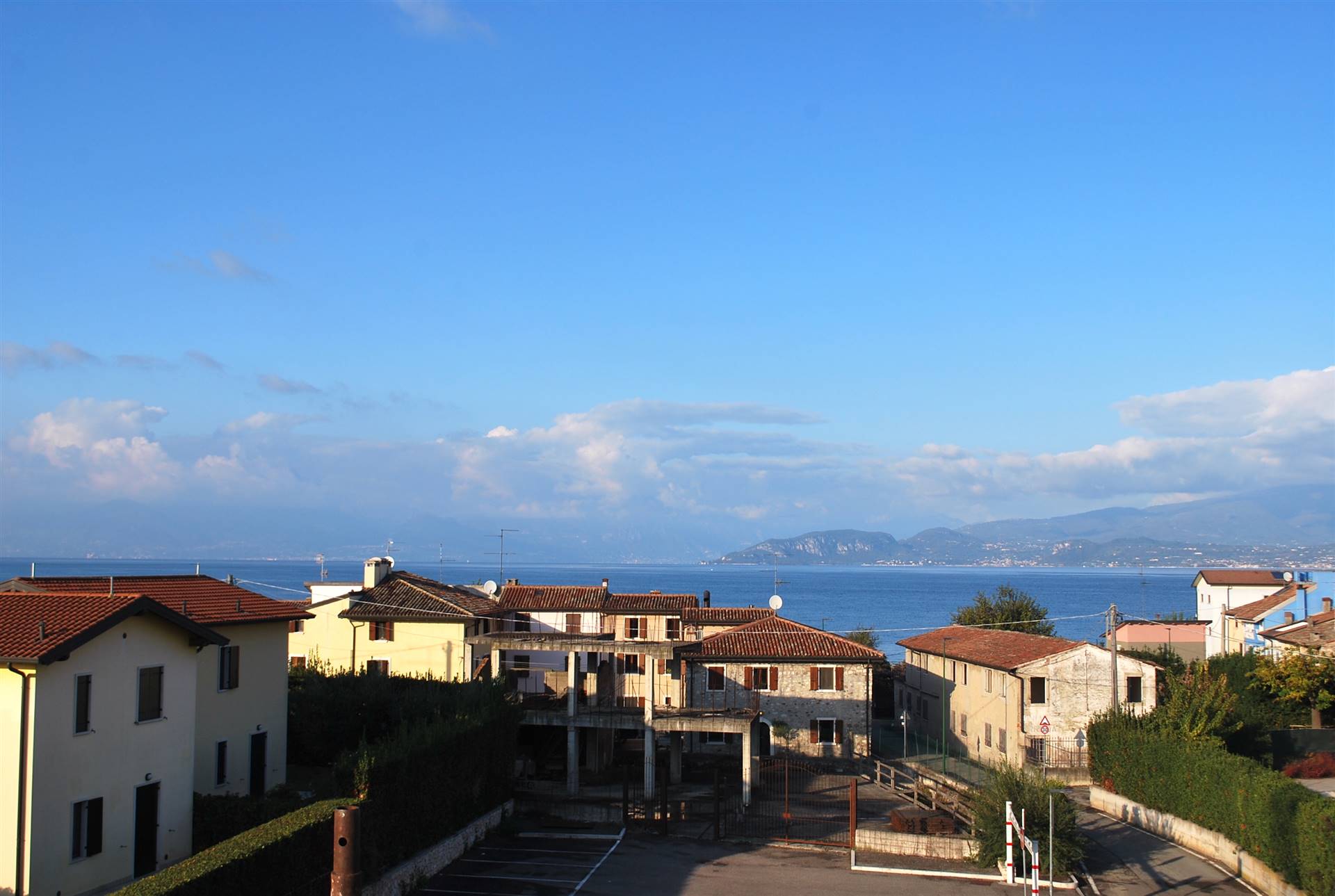 San Benedetto di Lugana - unità A1 A due passi dal lago, comodo ai principali servizi, proponiamo nuovo appartamento posto al piano primo in 