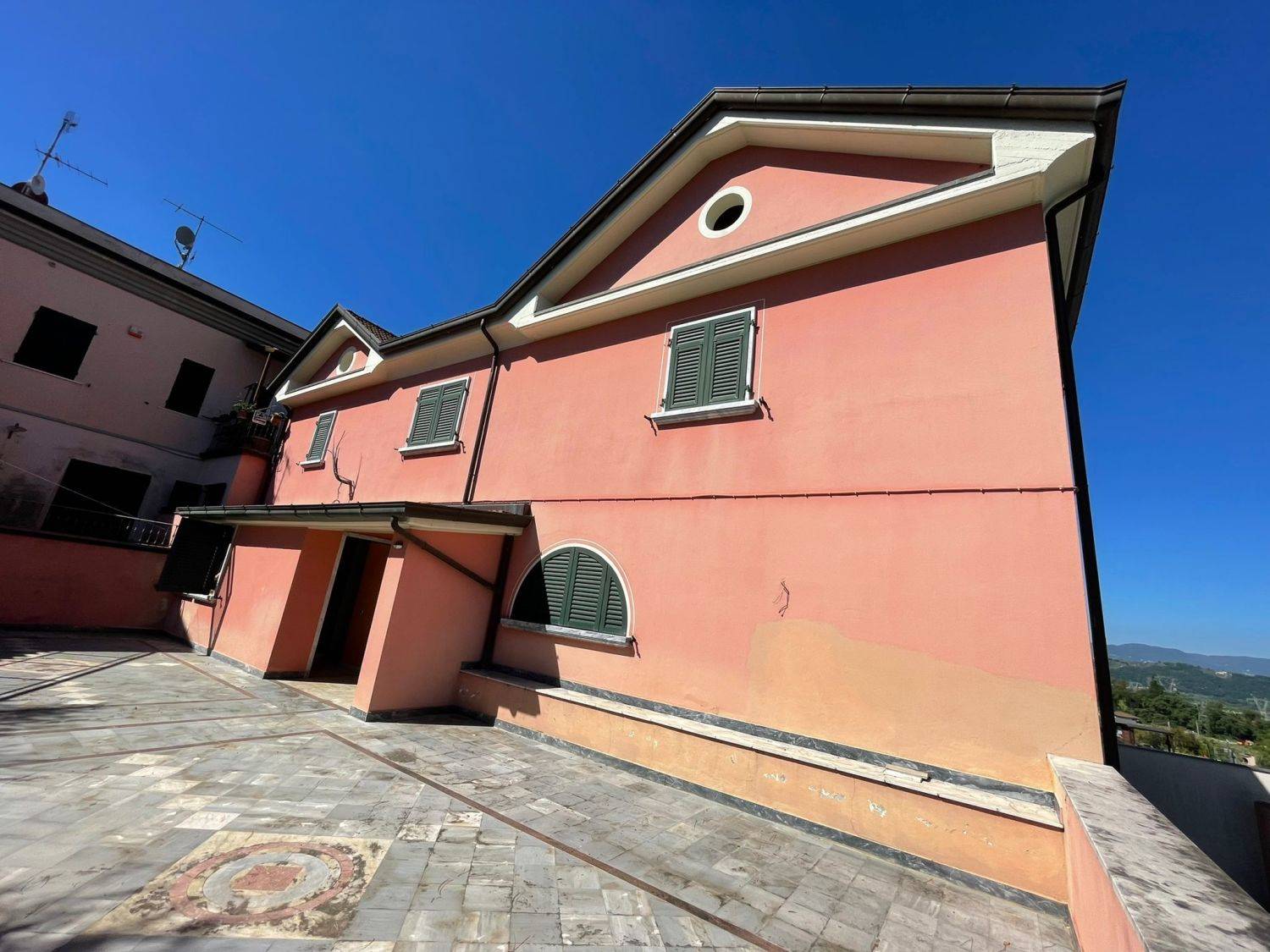 Villa bifamiliare in vendita a Sarzana La Spezia
