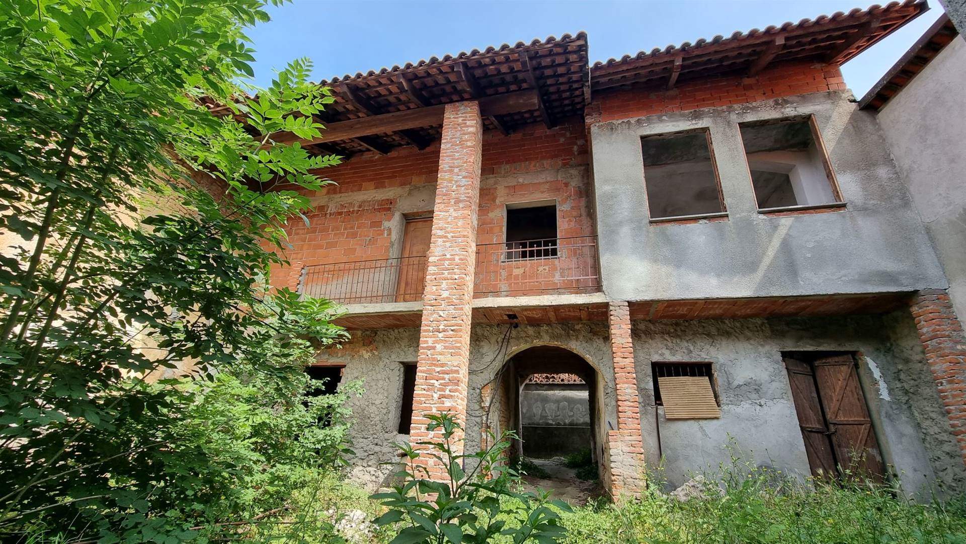 Villa a schiera da ristrutturare in zona Galfione a Occhieppo Superiore