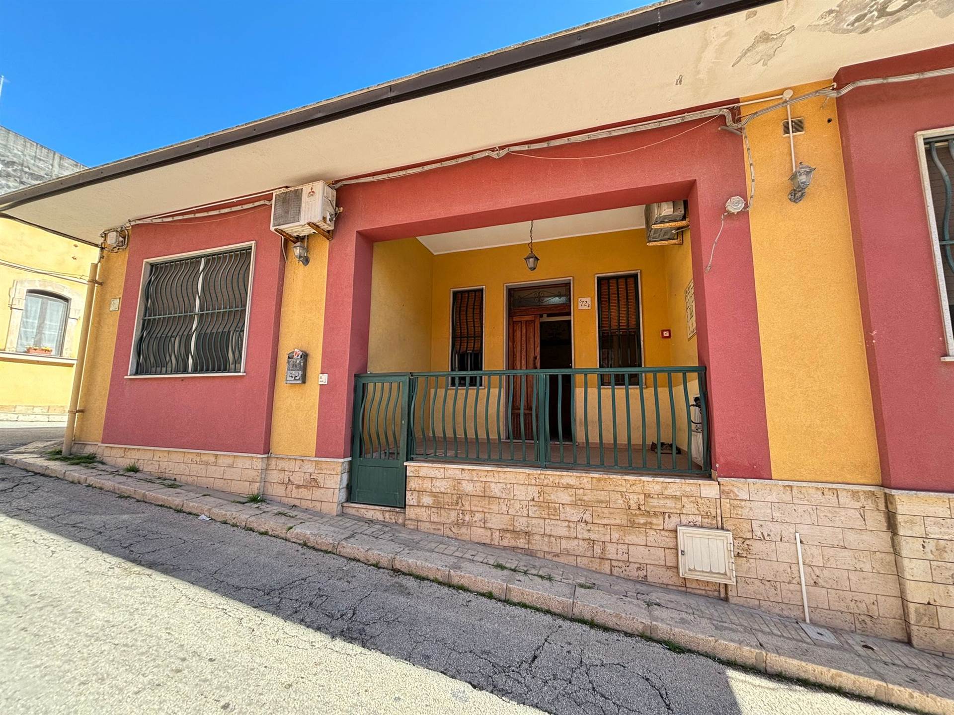 PACHINO, Single house for sale of 178 Sq. mt., Good condition, Energetic class: G, placed at Ground on 3, composed by: 8 Rooms, Separate kitchen, , 5 