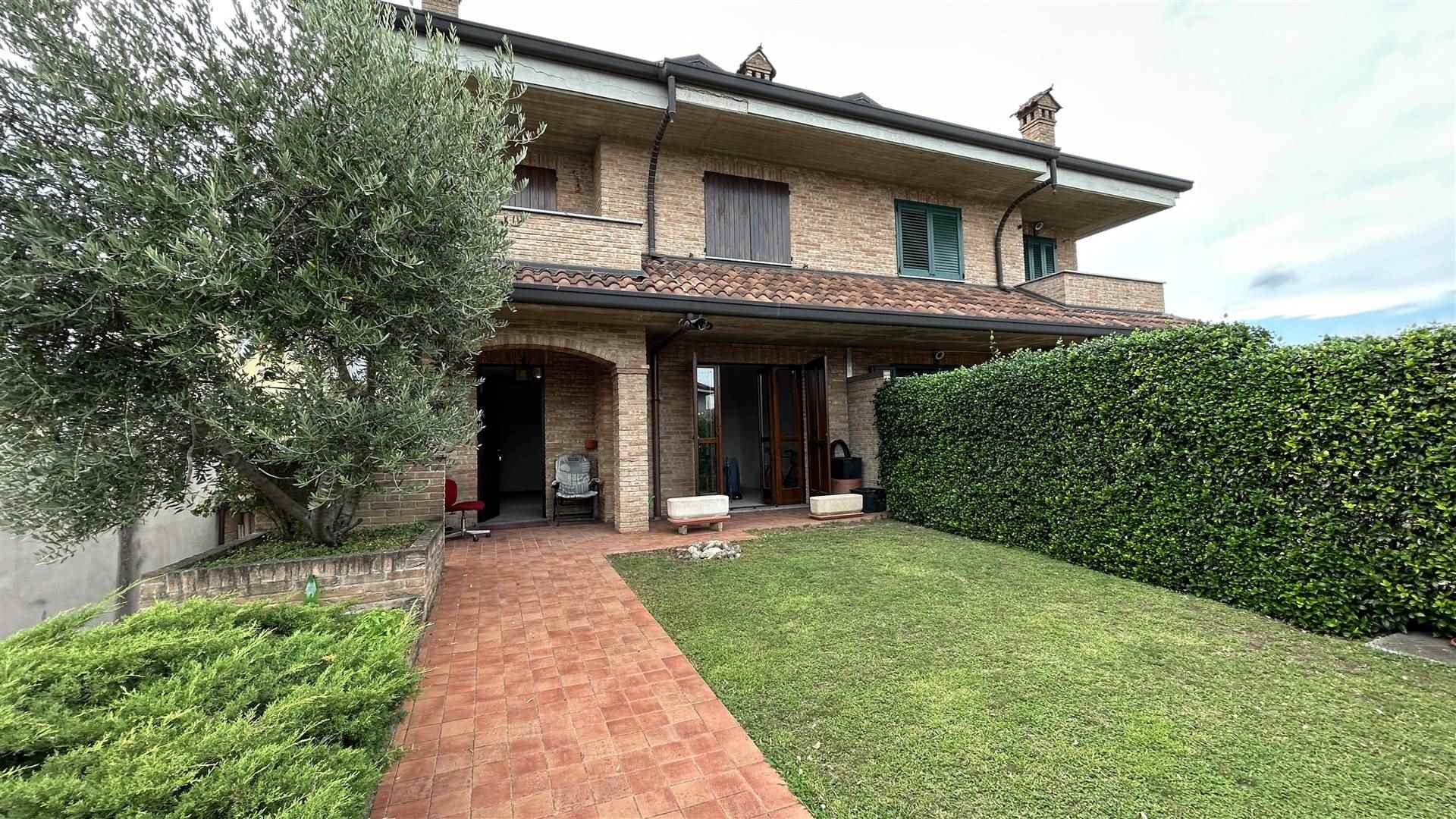Villa unifamiliare in vendita in via calabria 13, Lainate