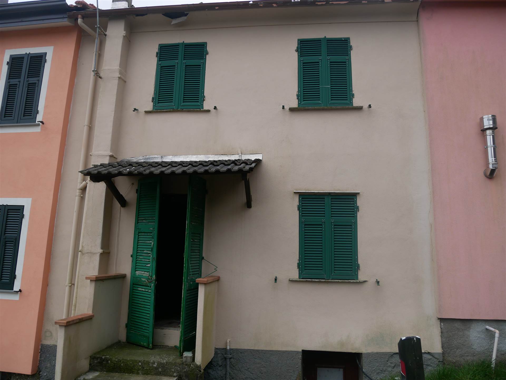 Appartamento in Frazione Comuneglia a Varese Ligure