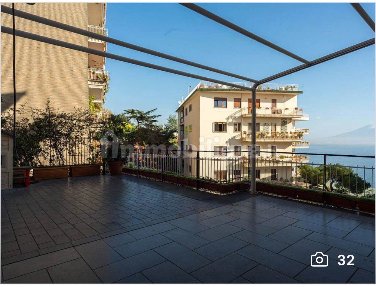 Rif: Rif. Donato Porricelli - Arco Immobiliare Luxury con sede in Via dei Mille 16 propone in vendita, zona Posillipo, un prestigioso appartamento 