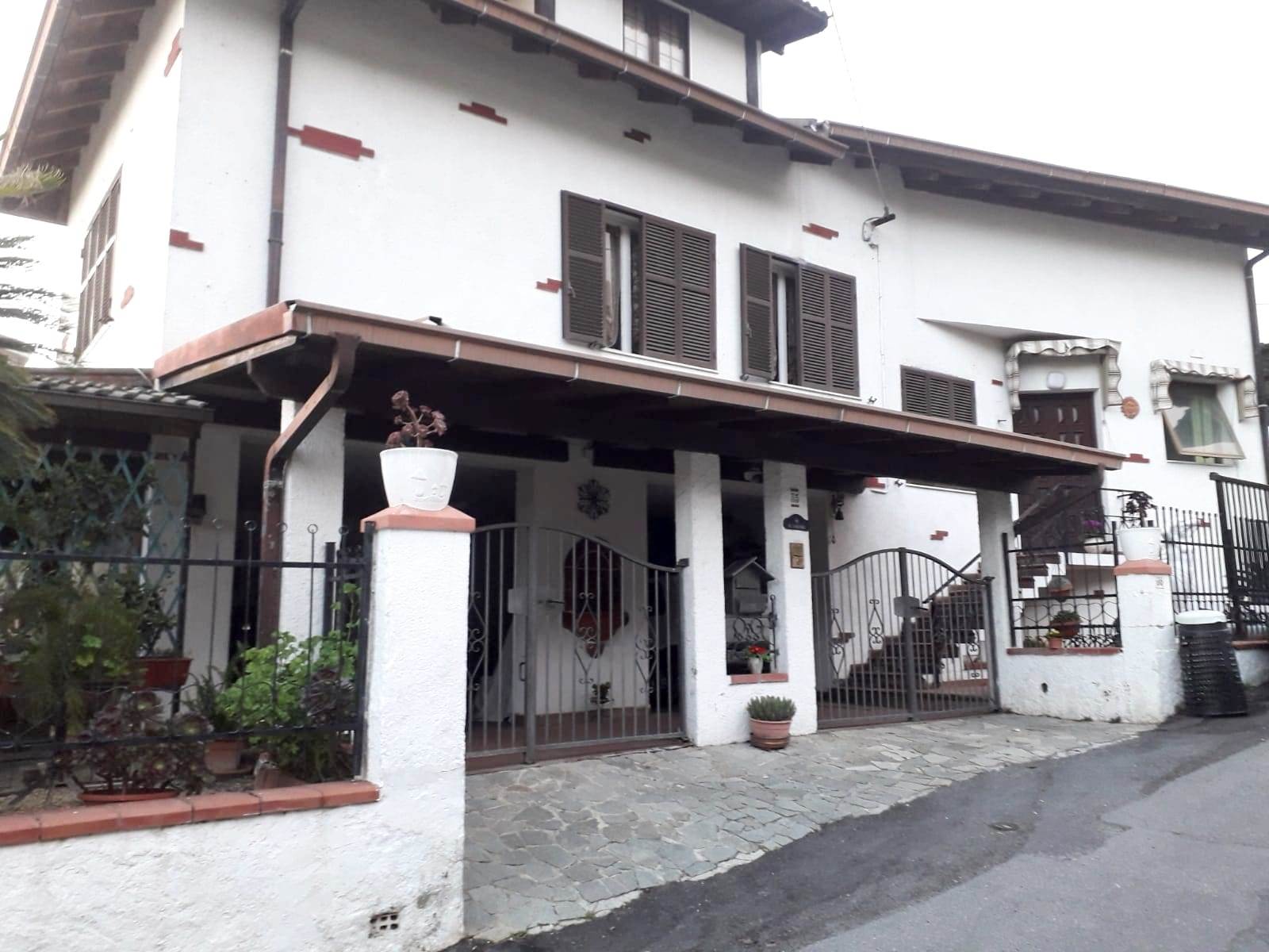 Casa semi indipendente in Via Oberto Doria 35 a Camporosso